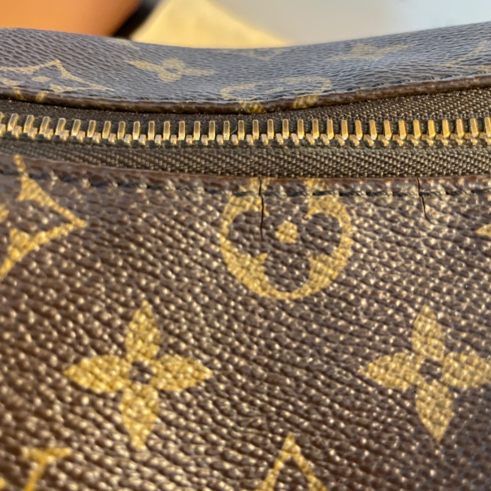 Louis Vuitton Totally MM Shoulder Bag - Picture 9 of 13